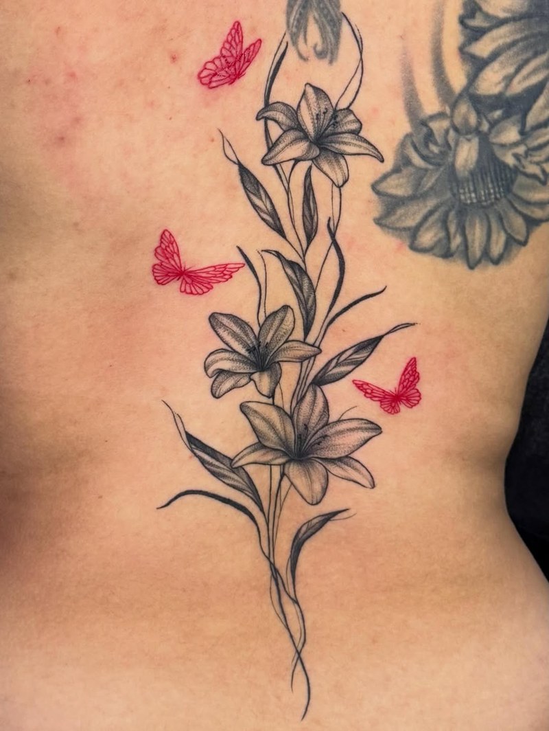 Delicate lilies flowing with the body, finished with little touches of red 🩶 I l